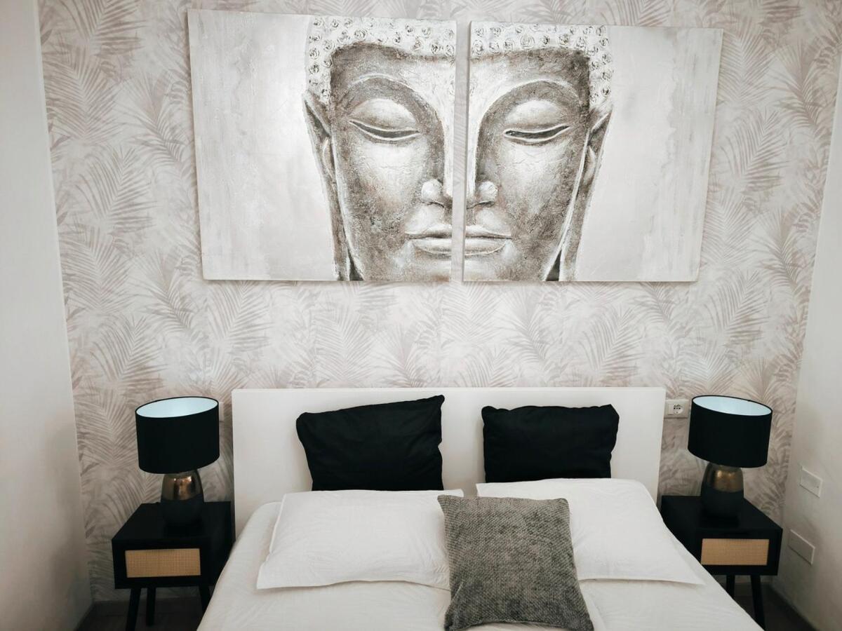Zen Island Downtown Florence, New For 6 *
