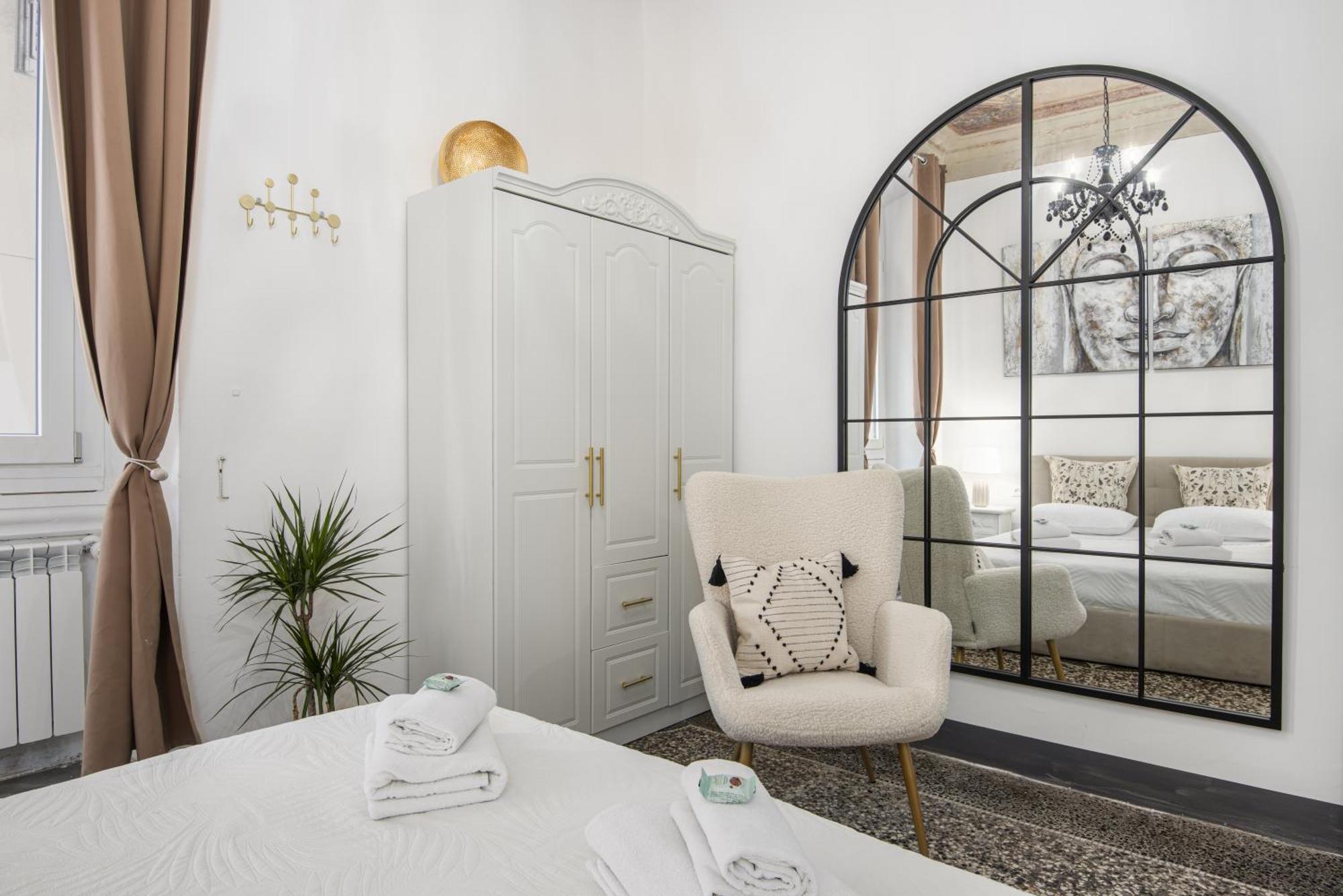 Zen Island Downtown Florence, New For 6 * Florence